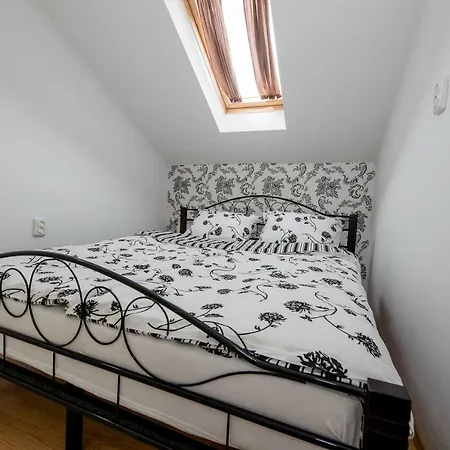Apartment Godinic *