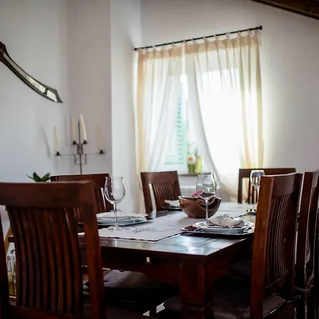 Apartment Godinic Palit