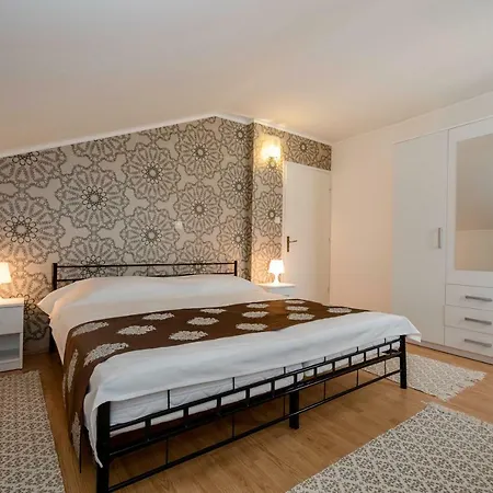 Apartment Godinic