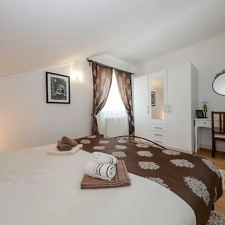 Apartment Godinic
