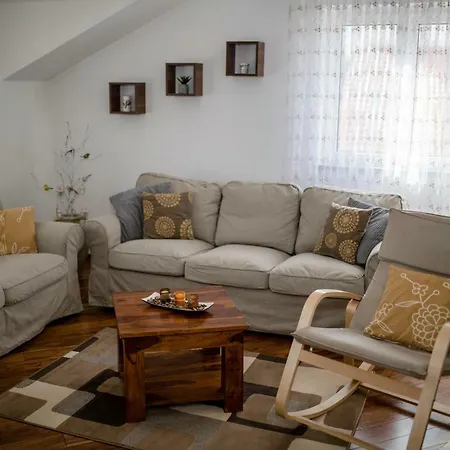 Godinic Apartment