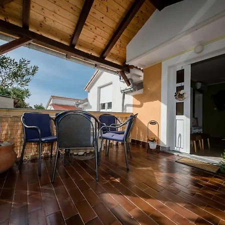 Godinic Appartamento Palit