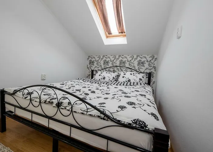 Apartment Godinic *